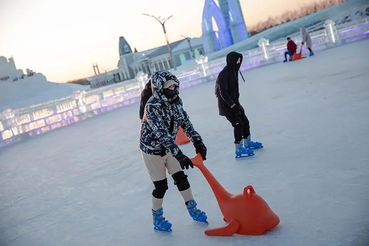 冰上(shàng)絲路(lù)探險